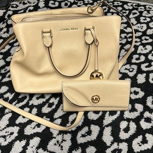 Michael kors purse and wallet